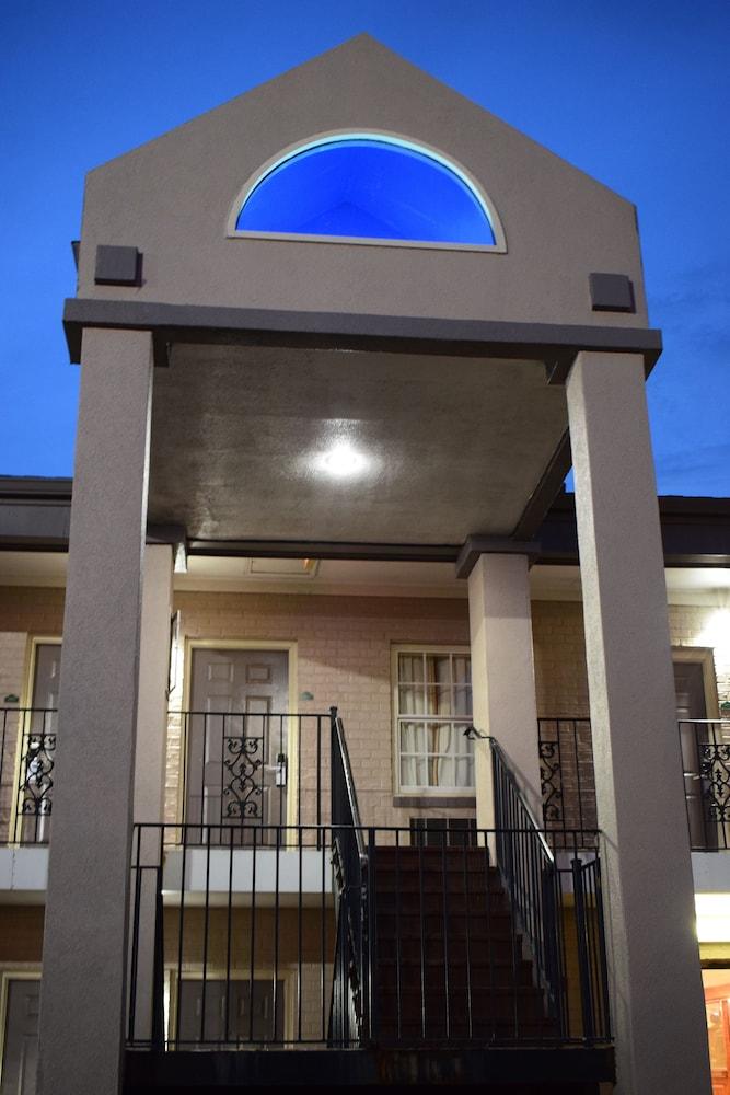 Econo Lodge at the University photo 28