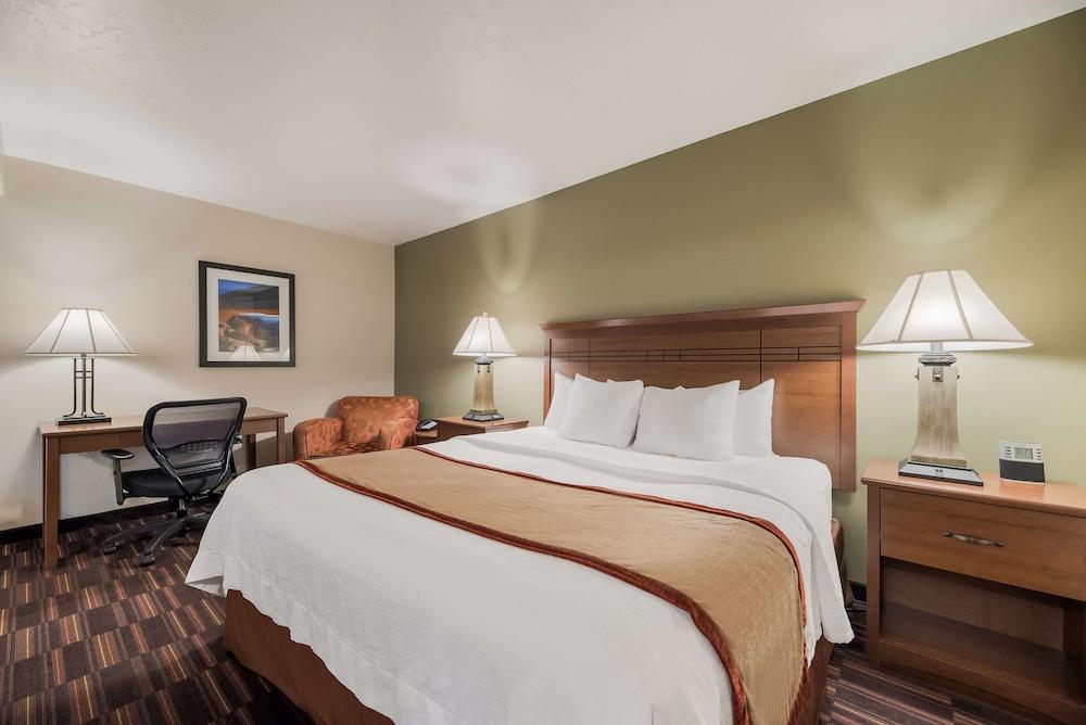 Best Western Town & Country Inn photo 13