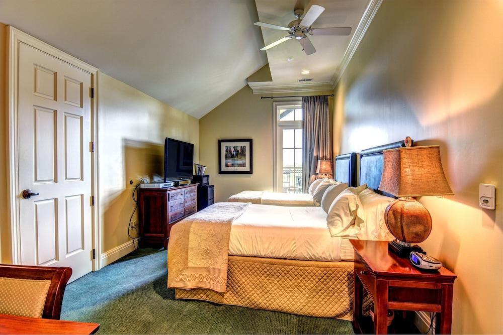 The Village at RiverLanding photo 45