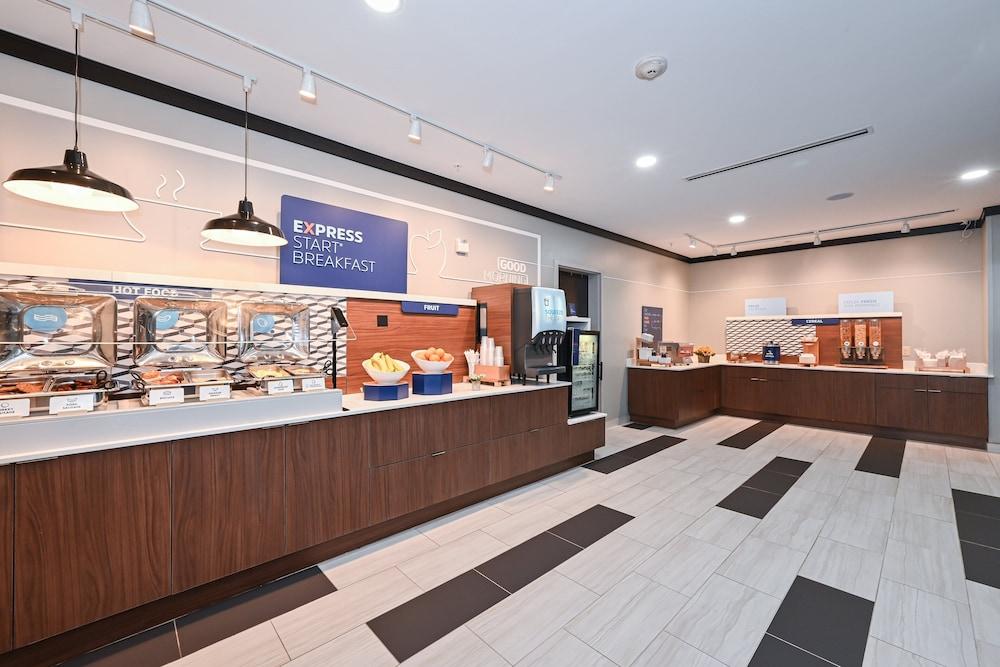 Holiday Inn Express & Suites Charlotte Southeast - Matthews by IHG photo 22