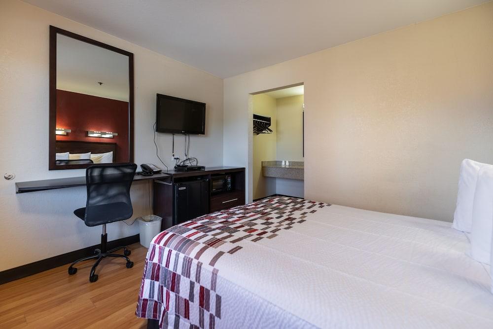 Sacramento Inn & Suites photo 7