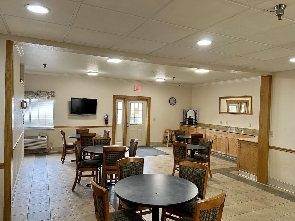 Express Inn & Suites photo 52