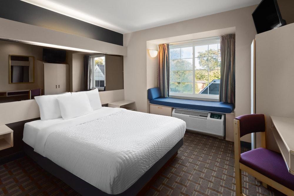Americas Best Value Inn & Suites Racine photo 18