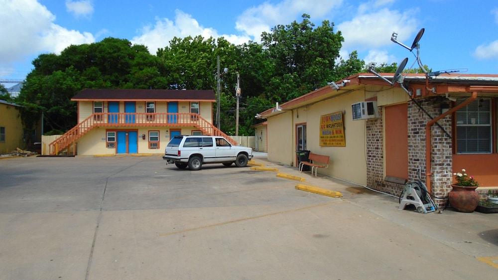 Town House Motel photo 47