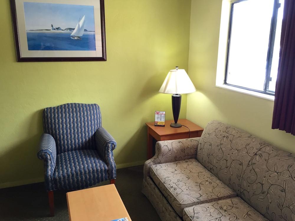 Budget Inn photo 13