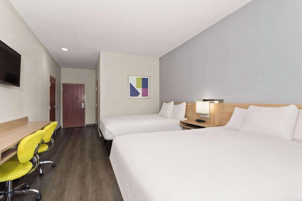 Microtel Inn & Suites by Wyndham Panama City photo 13
