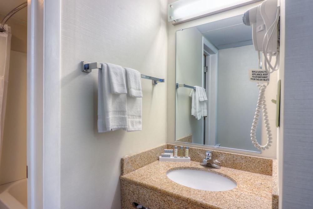 The Breakers Hotel & Suites photo 39