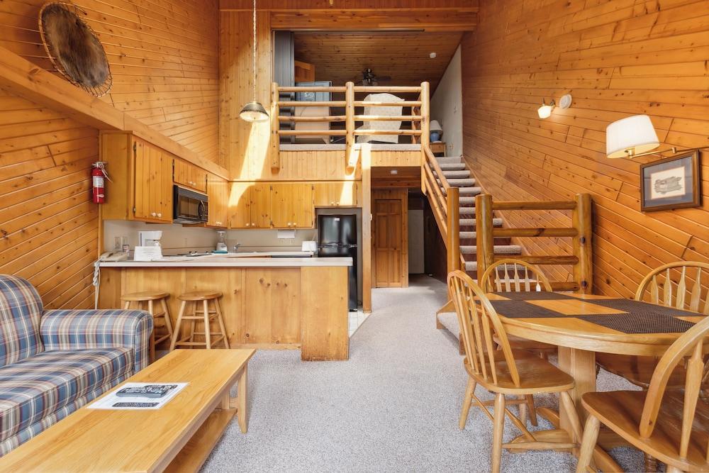 The Lodges at Breezy Point photo 98