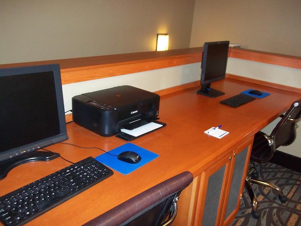 Holiday Inn Express & Suites Winner by IHG photo 27
