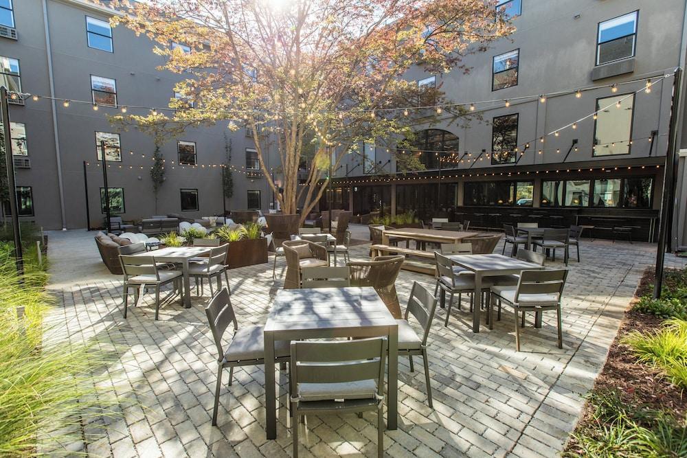 voco The Darwin Atlanta Midtown by IHG photo 49