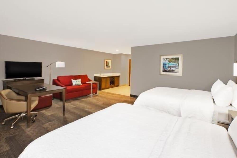 Hampton Inn by Hilton Detroit Dearborn photo 28