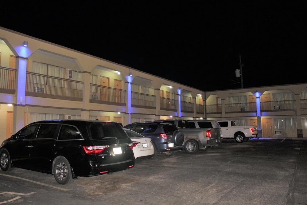 Hutchinson Inn photo 10