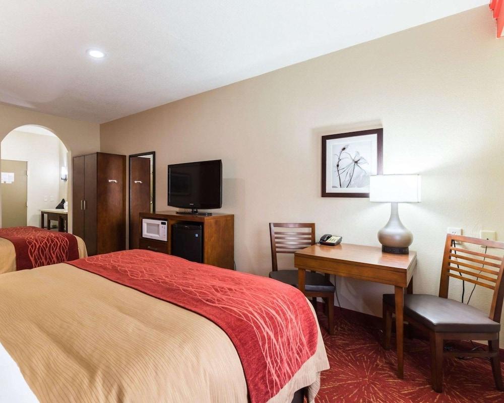 Econo Lodge Inn & Suites East photo 50