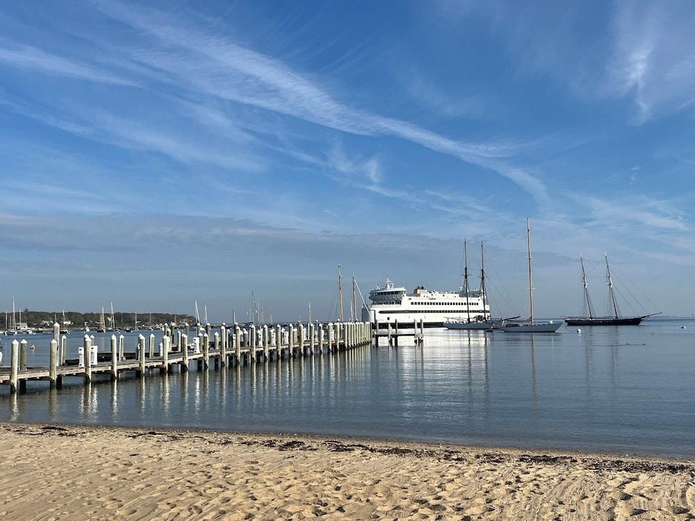 Vineyard Harbor Motel - Private Beach photo 51