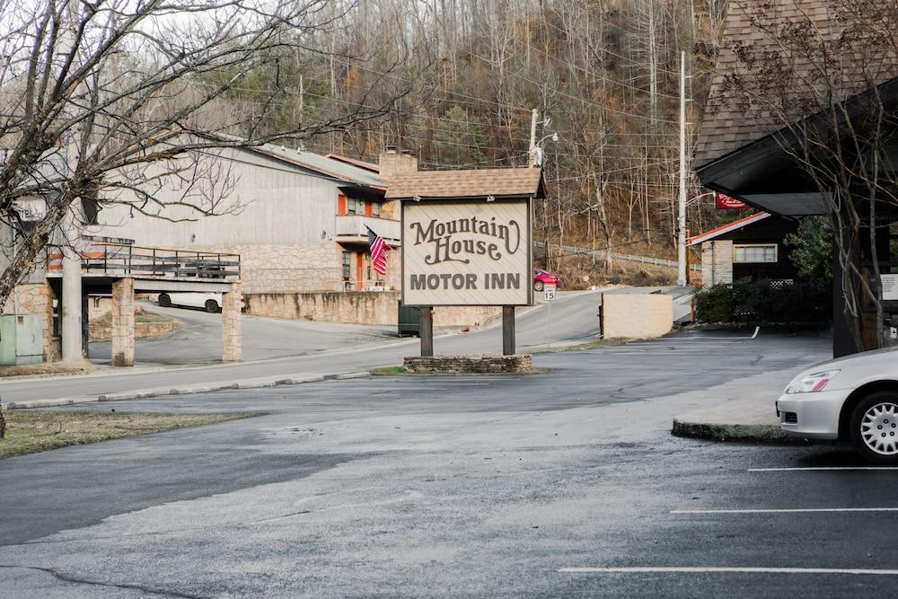 Mountain House Inn photo 41