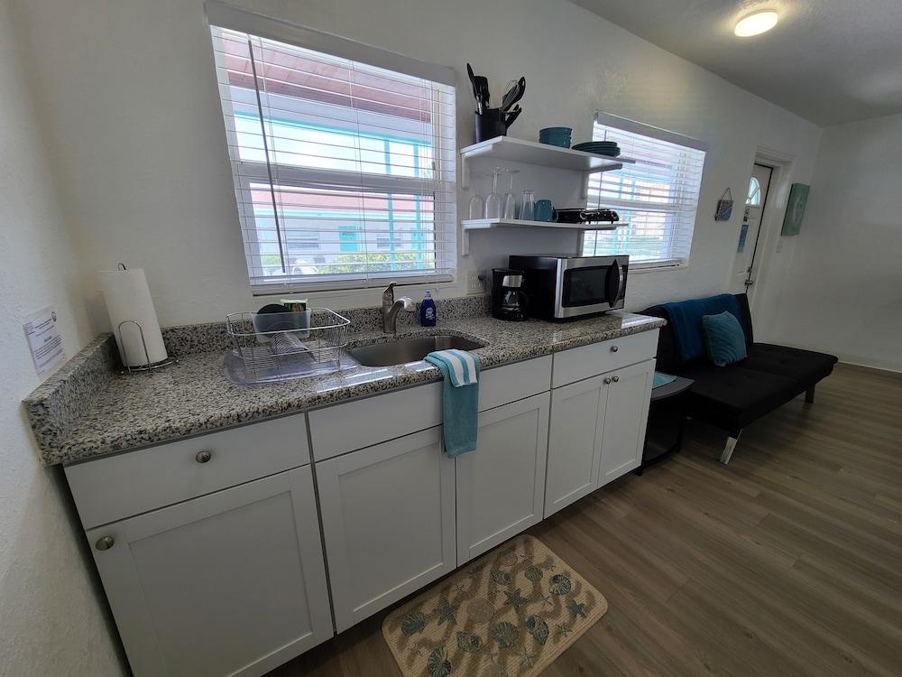 Sun Island Motel photo 49