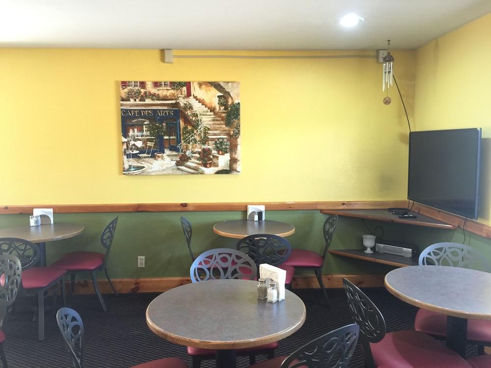 Americas Best Value Inn Garden City photo 18