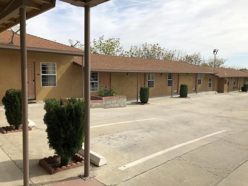 Topper Motel photo 10