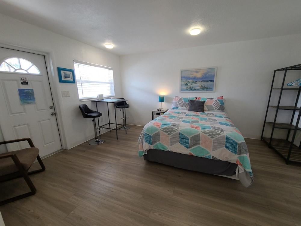 Sun Island Motel photo 89
