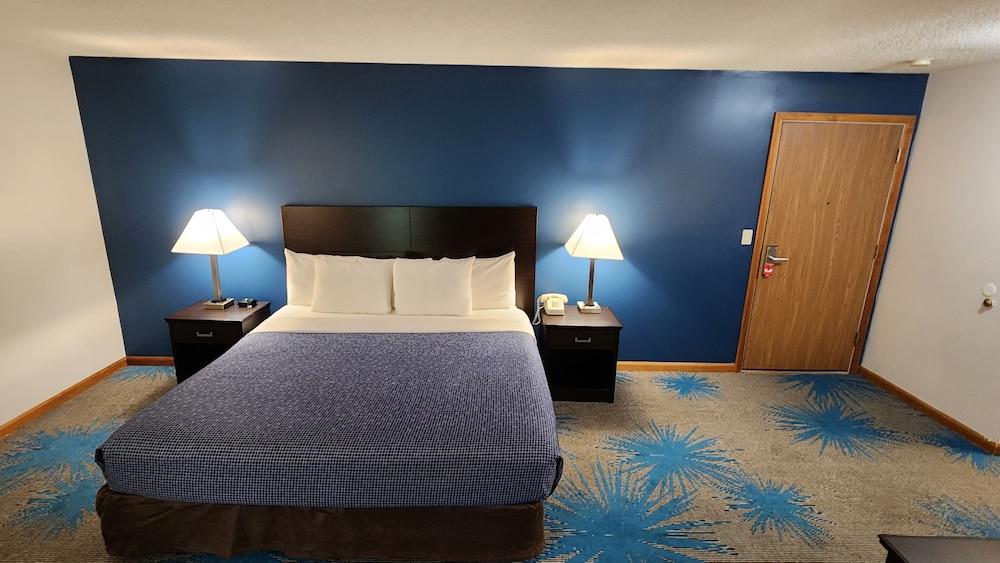 Econo Lodge Lakeshore photo 5
