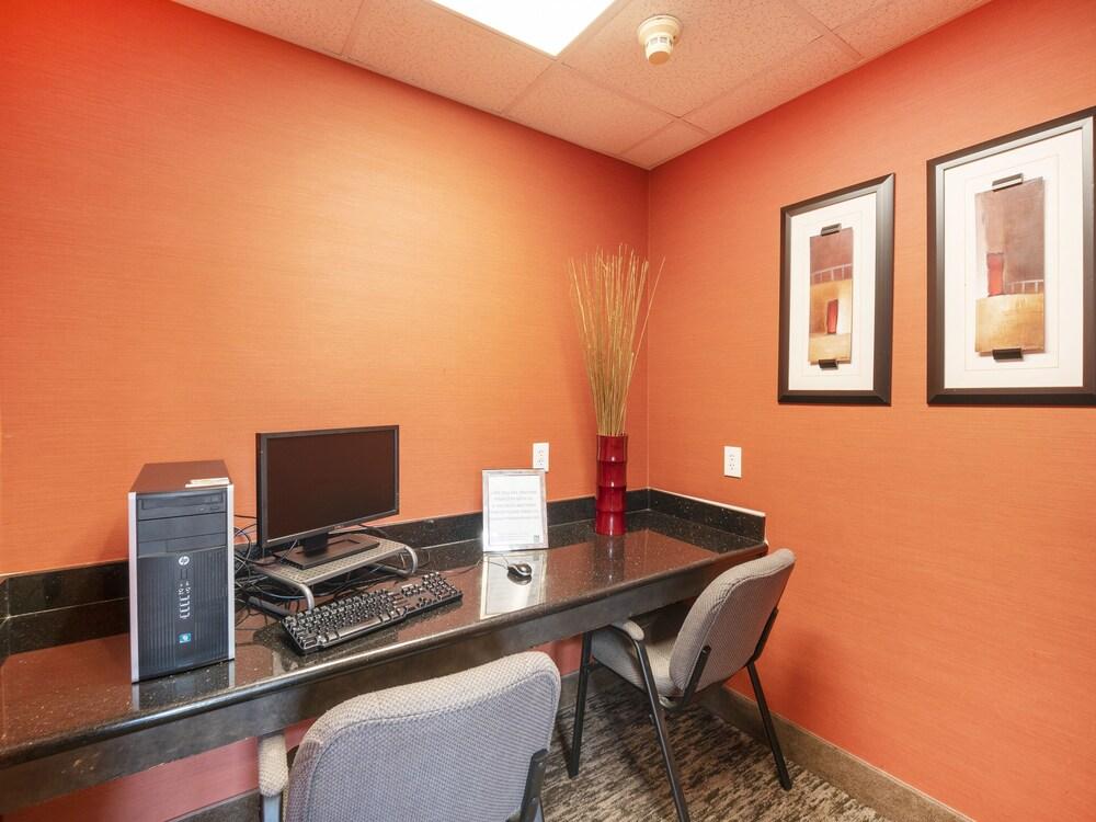 Baymont by Wyndham Houston North photo 39