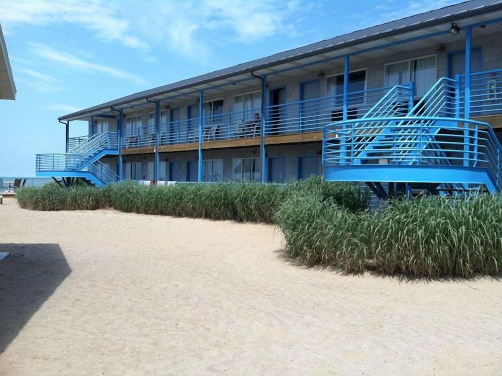 Beachfront Resort photo 10