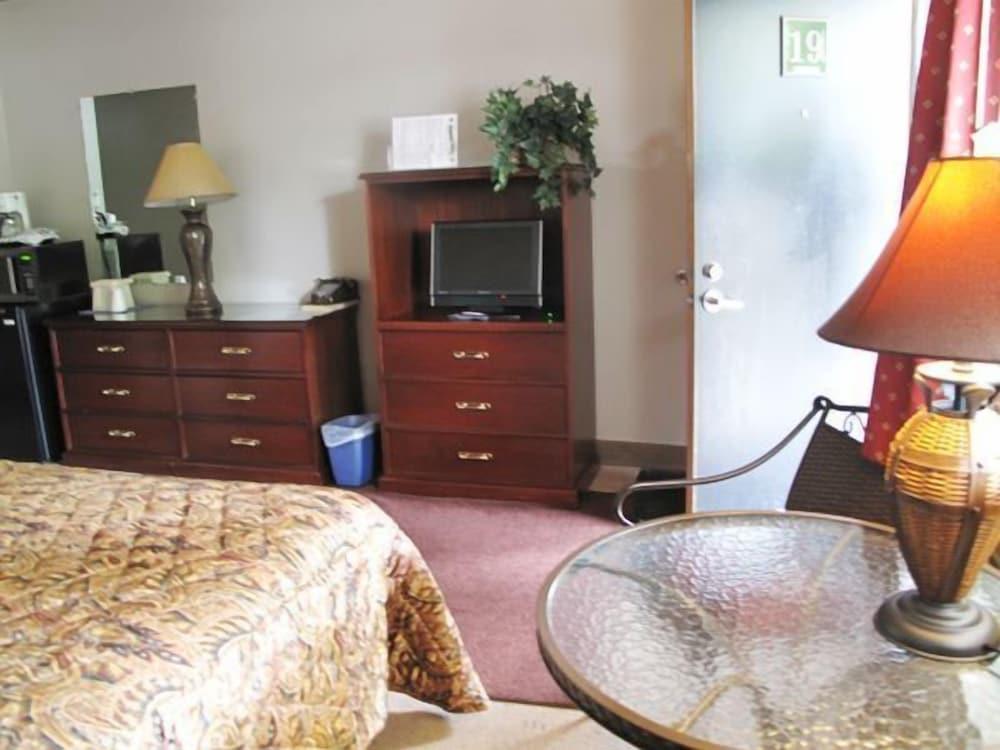 Hudson Manor Inn photo 8