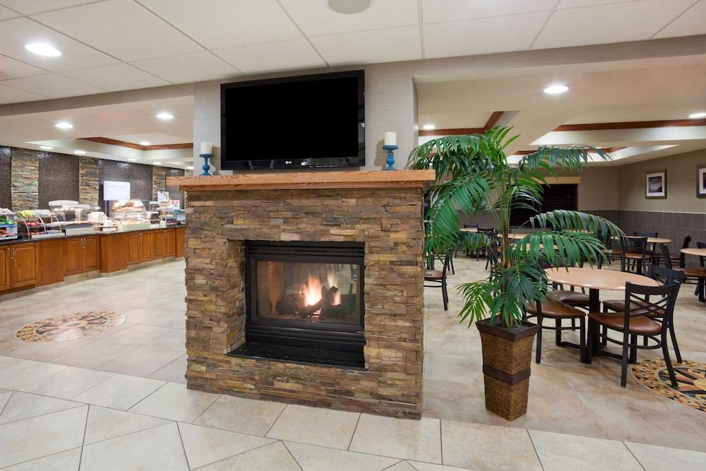 Holiday Inn Express & Suites Aberdeen by IHG photo 26