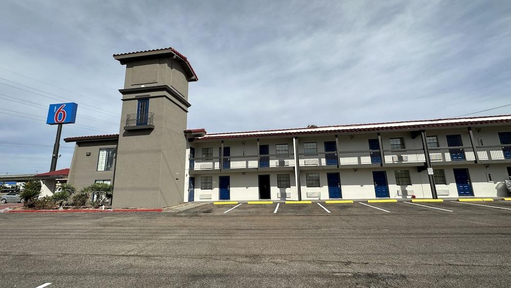 Motel 6 Beaumont, TX photo 42