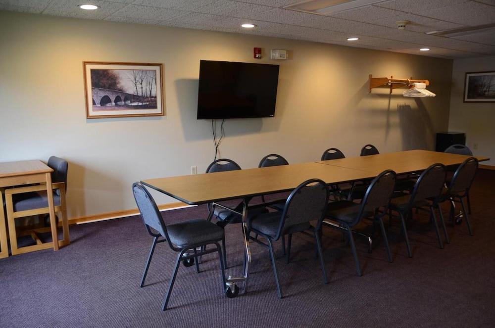 FairBridge Inn & Suites in Thorp, WI photo 32