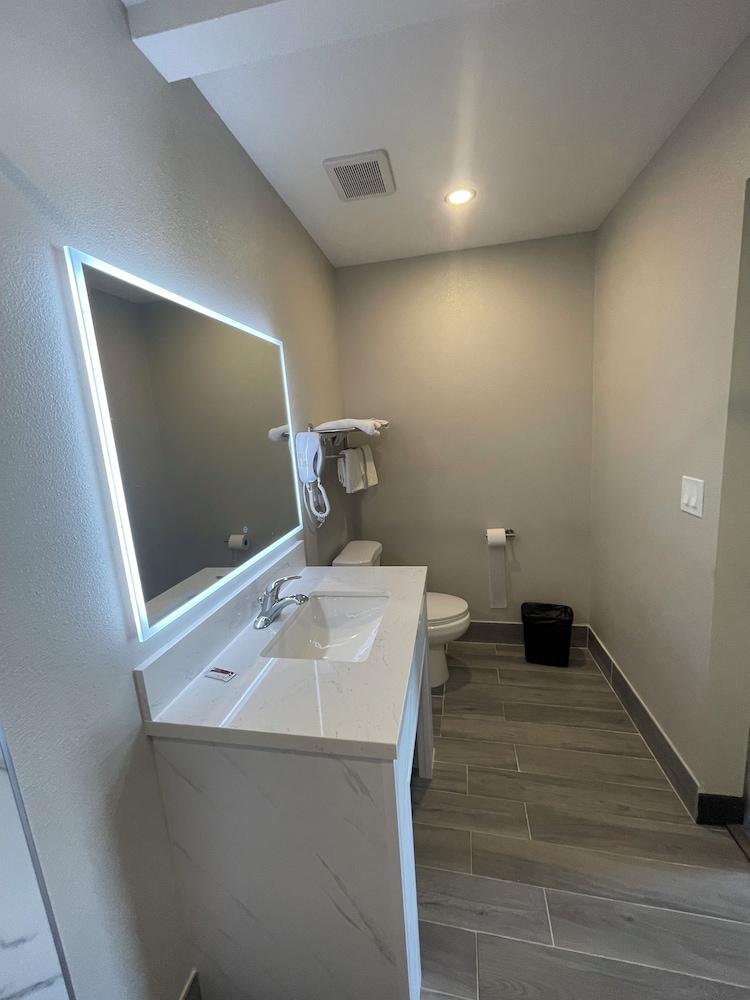 Stadium Inn & Spas photo 9