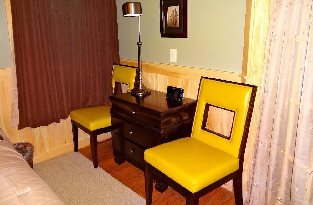 Hinckley's Dreamwood Cottages photo 24