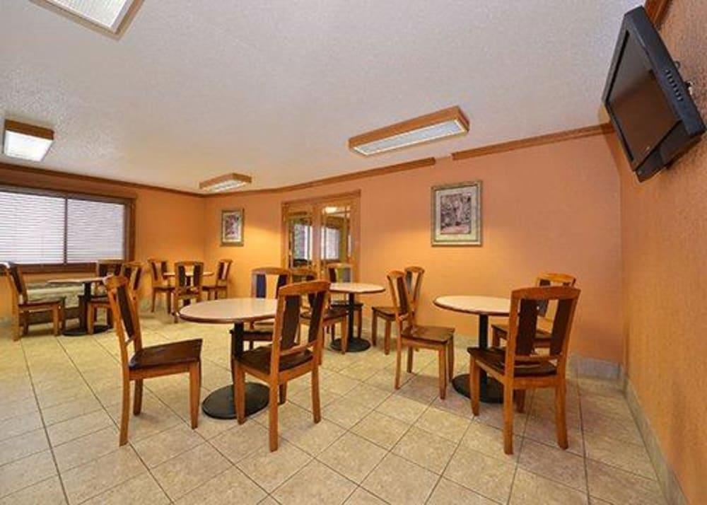 Quality Inn & Suites Grinnell near University photo 9