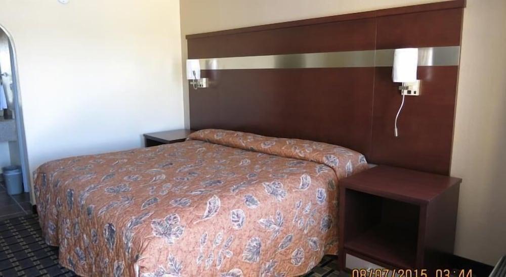 Taylor village inn and suites photo 11