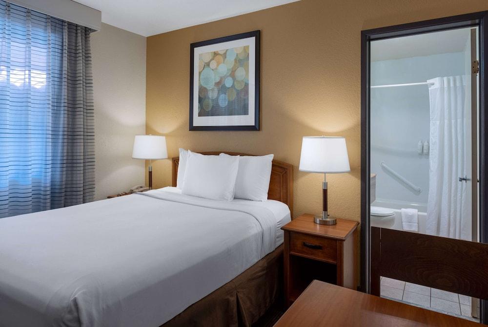 Days Inn by Wyndham Encinitas Moonlight Beach photo 5
