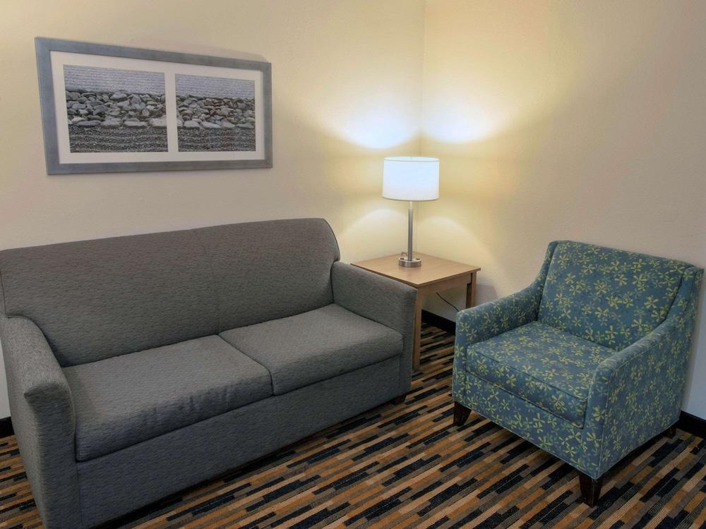 Quality Suites Lake Wright - Norfolk Airport photo 31