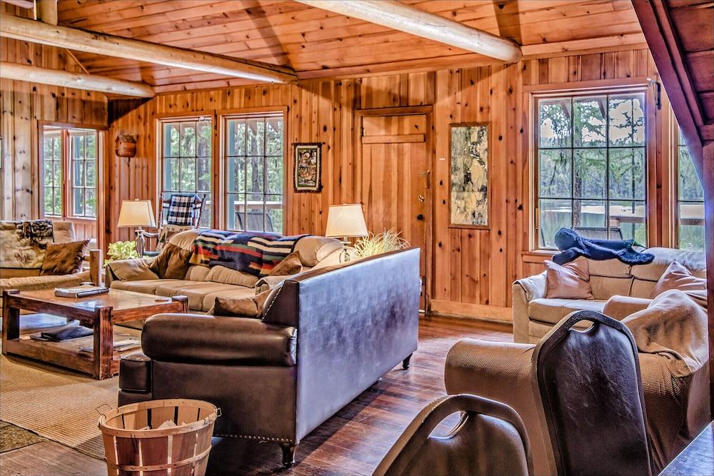 Diamond Belle Guest Ranch photo 2
