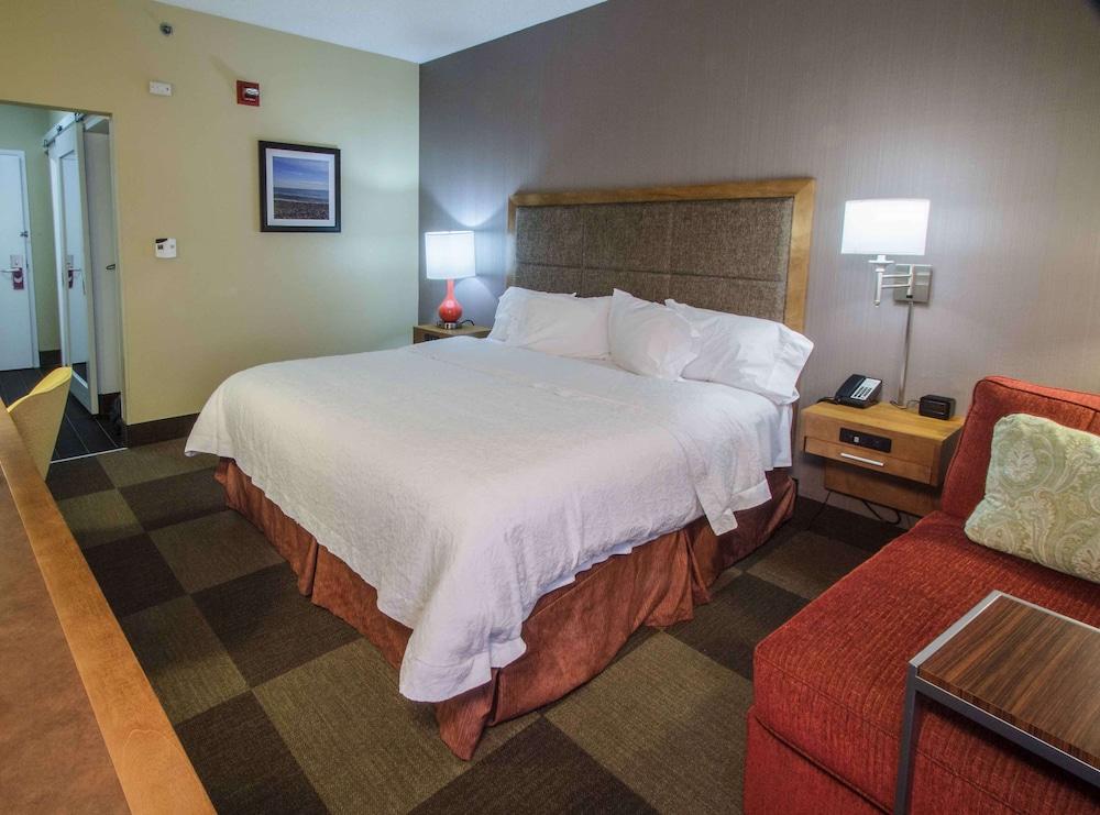 Hampton Inn South Haven photo 9