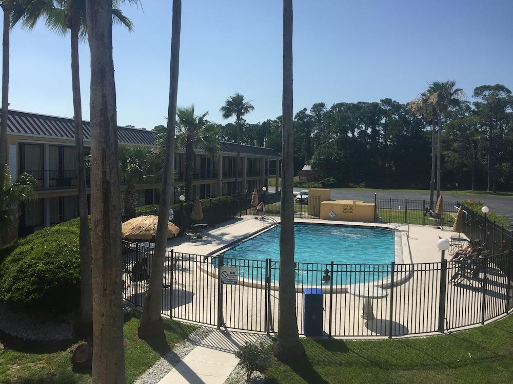 Econo Lodge Ormond Beach North - Daytona photo 16