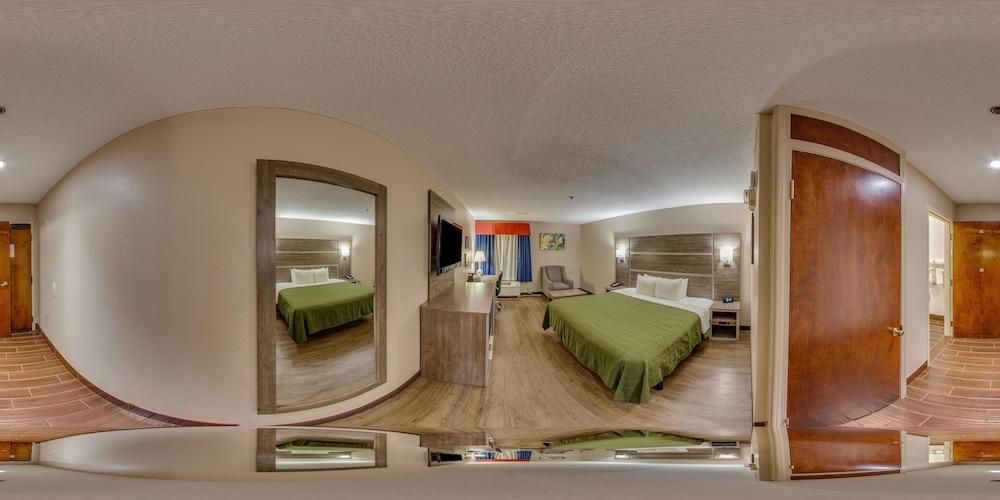 Hometown Inn photo 60