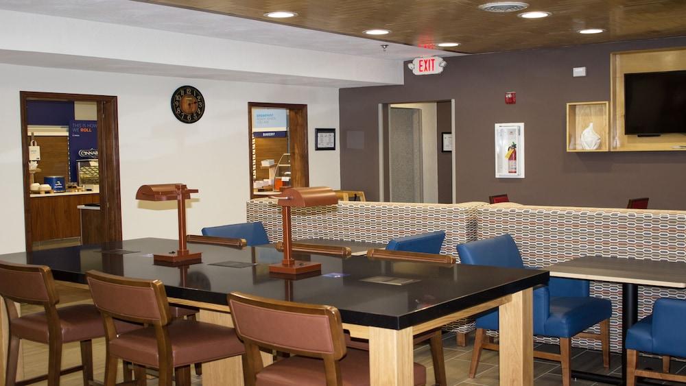 Holiday Inn Express Winfield by IHG photo 25