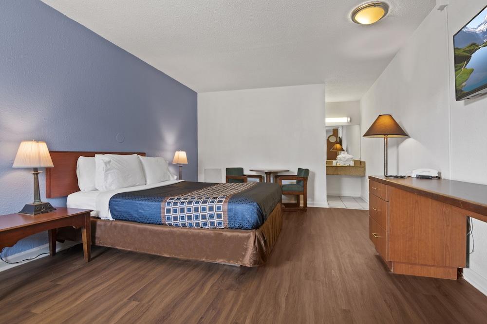 Economy Lodge photo 13