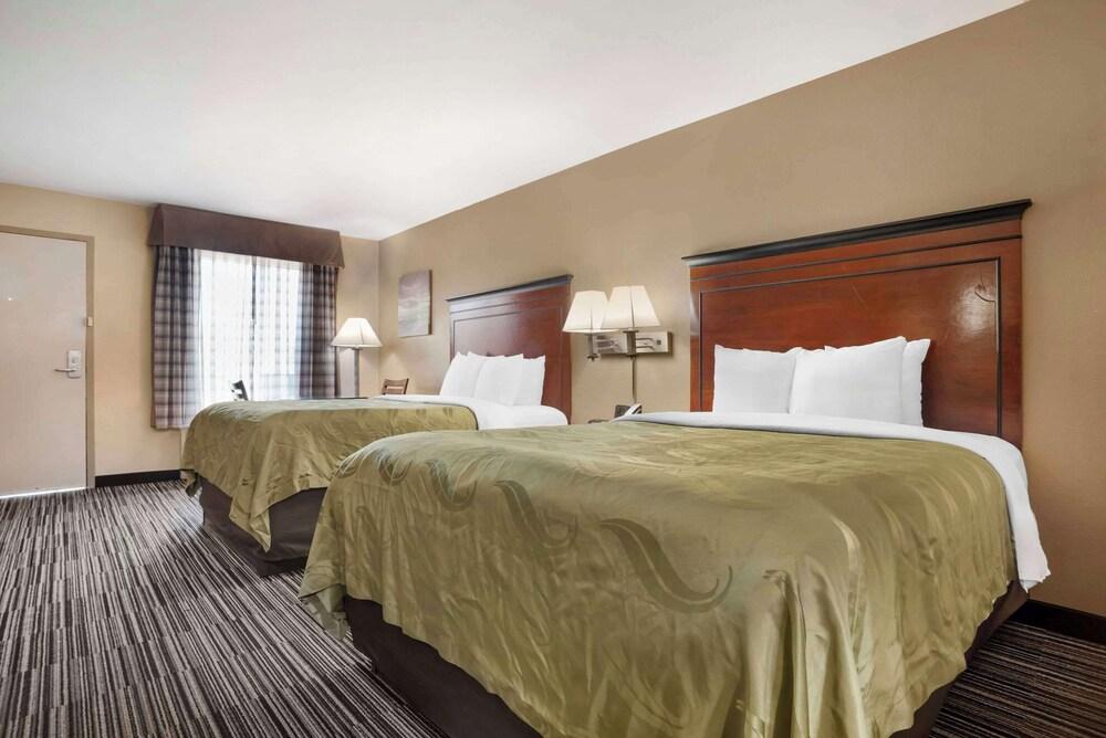 Quality Inn Brookhaven photo 47