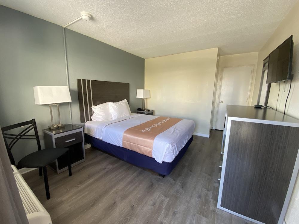 Red Carpet Inn & Suites photo 51