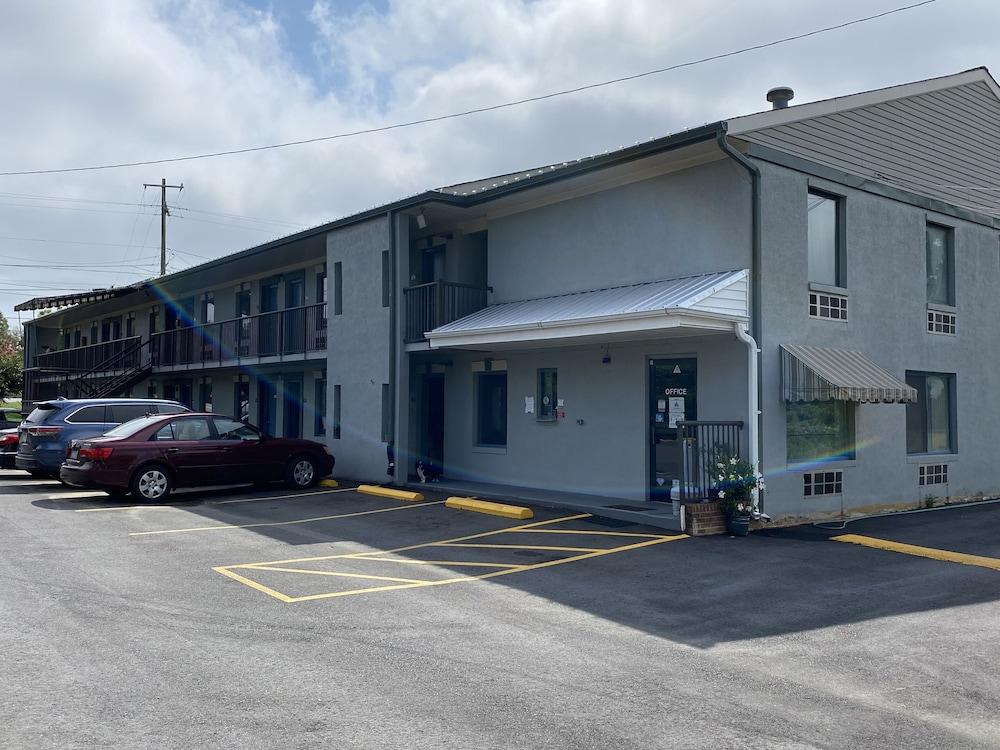 Cabarrus Inn photo 1