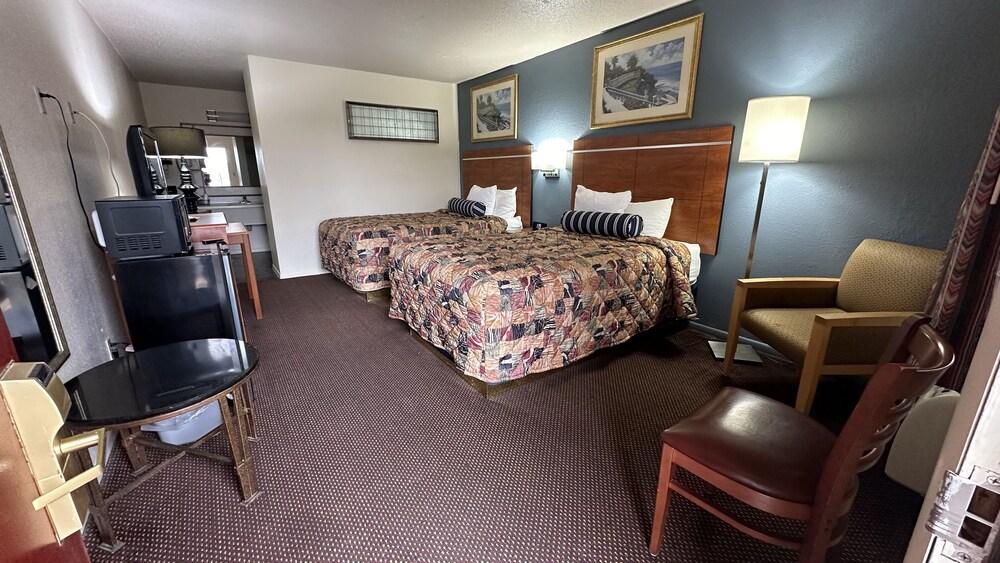 Economy Inn photo 2
