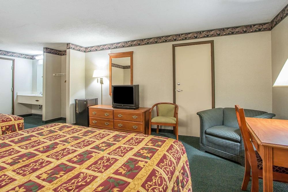 Rodeway Inn Bedford photo 18
