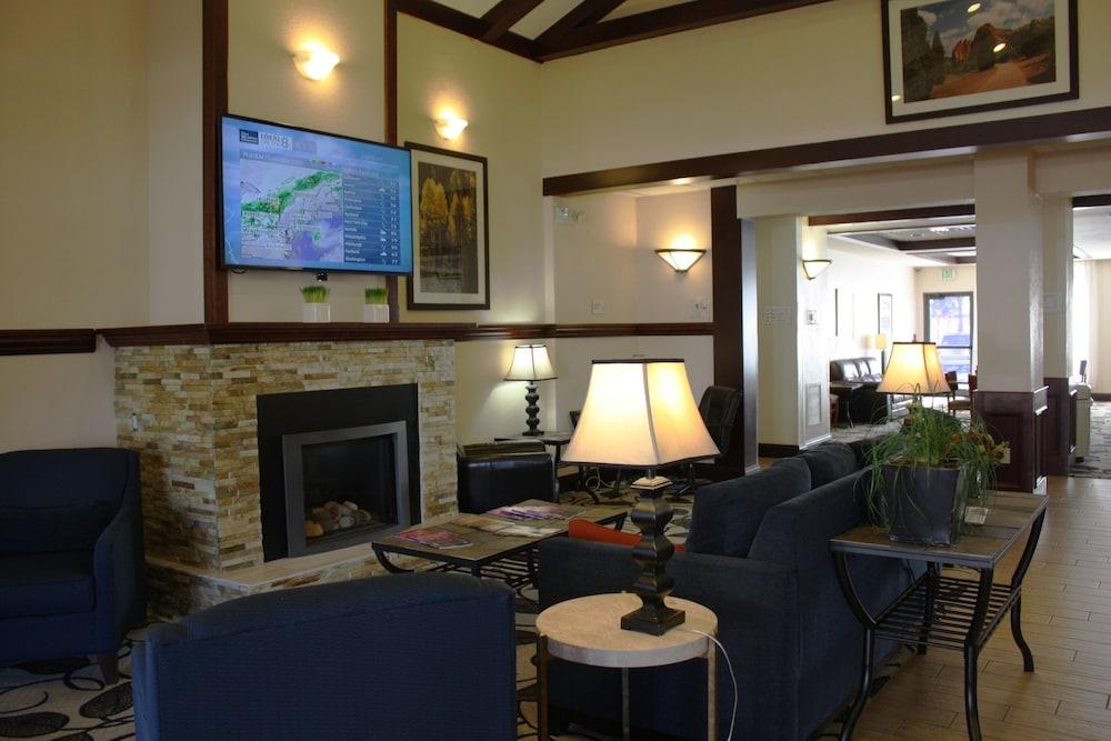 Ramada by Wyndham Denver International Airport photo 41