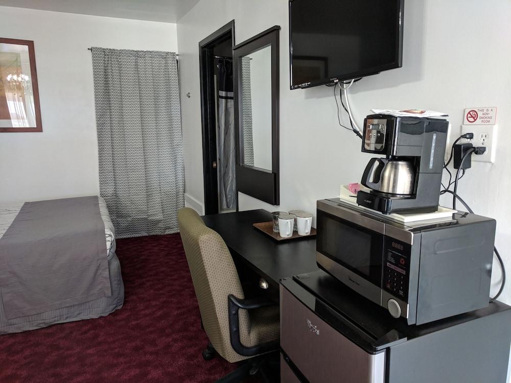 Skyview Motel photo 26