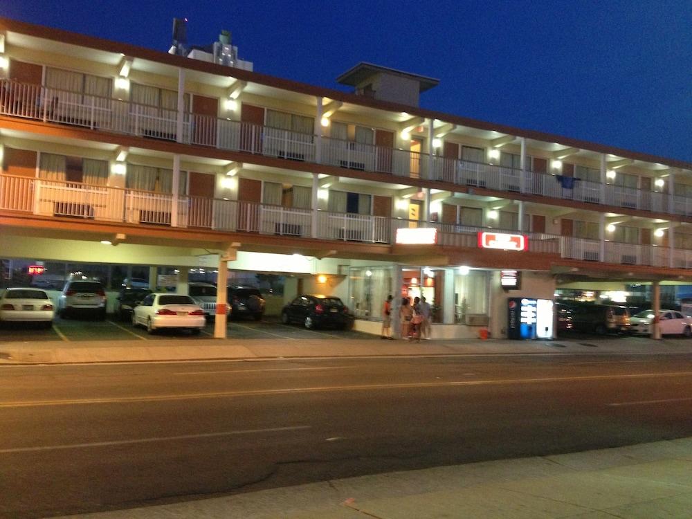Red Carpet Inn & Suites photo 70